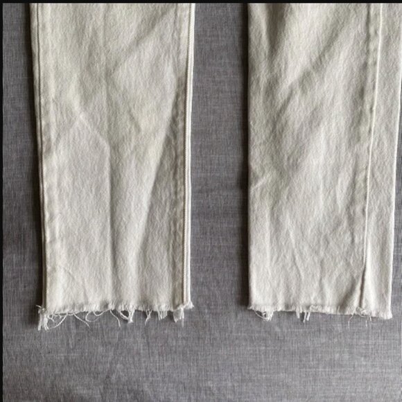 Levi 501 White Jeans Ripped Hem - Picture 3 of 11